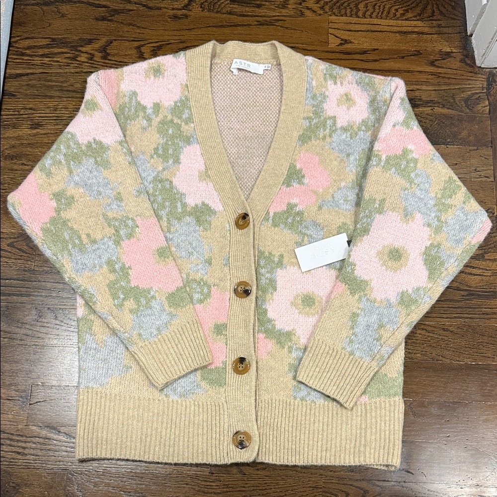 Astr The Label Floral Button-Up Cardigan in Cream and Pink — NWT — XS